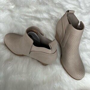 🆕 DV by Dolce Vita Bootie Womens Size 8 Beige Perforated Wedge Ankle Boot